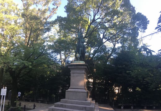 Equestrian statue of Prince Arisugawa among tall trees in Arisugawa-no-miya Memorial Park