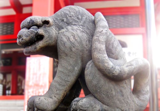 Stone tiger guardian at Zenkokuji Bishamonten temple on Kagurazaka-dori