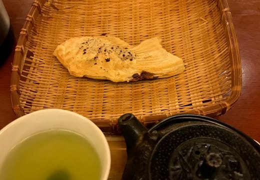 Taiyaki on a bamboo tray with green tea in the cafe of Naniwaya Sohonten, Azabu-Juban