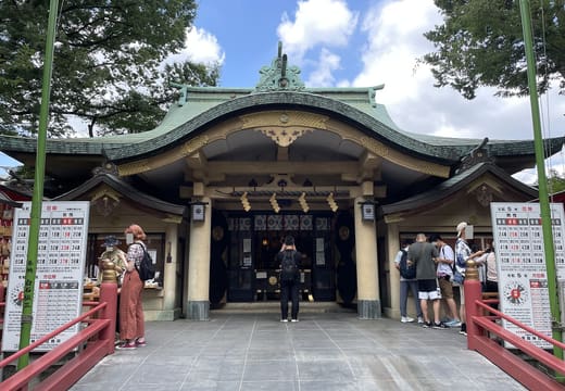 Visitors at the worship hall of Suga Shrine in Yotsuya with its green copper roof