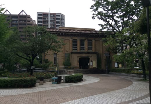 Great Kanto Earthquake Memorial Museum building on a curving path in Yokoamicho Park