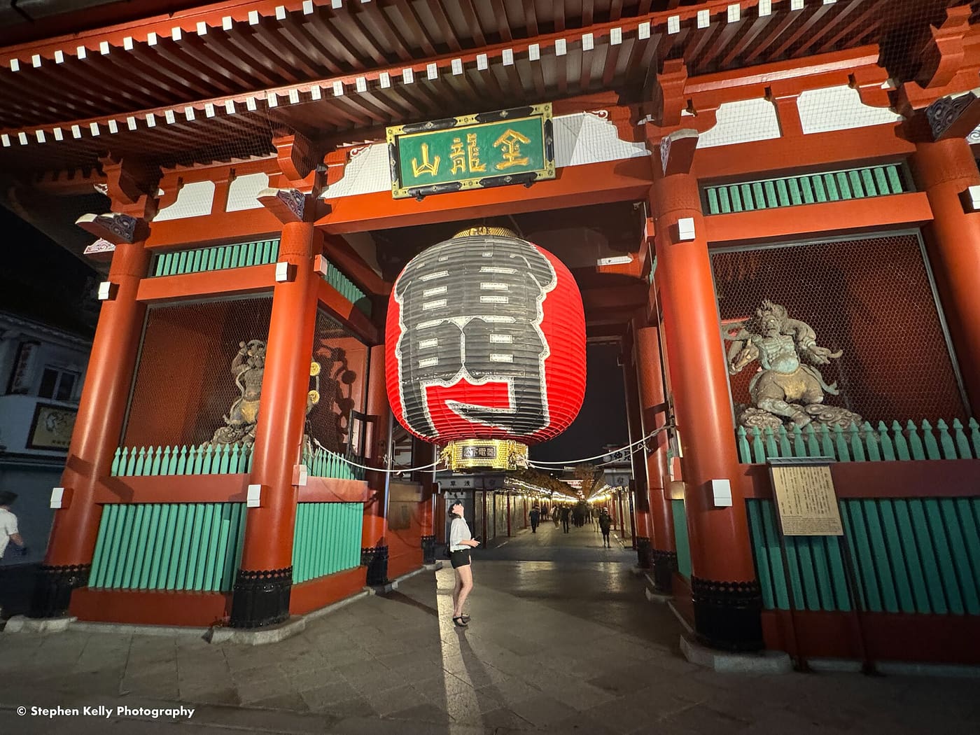The red Kaminarimon gate and its giant lantern lit up at night in Asakusa