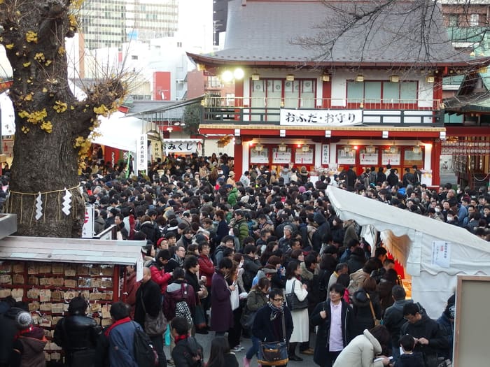 New Year crowds filling the grounds of Kanda Myojin shrine for hatsumode