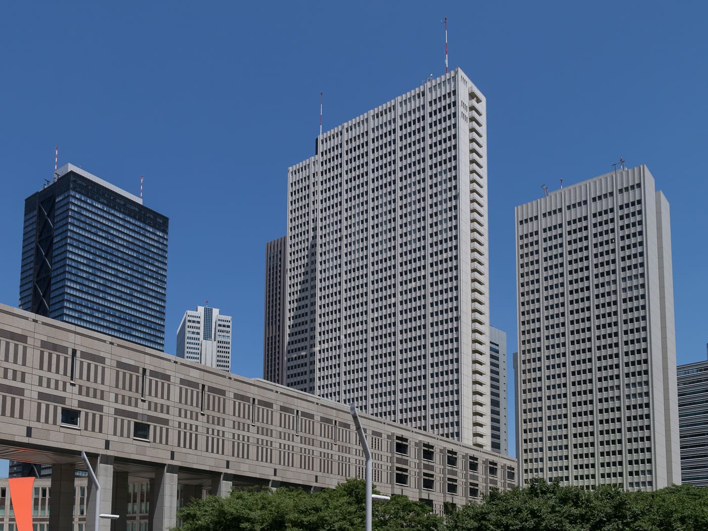 Les deux tours blanches du Keio Plaza Hotel Tokyo à Nishi-Shinjuku