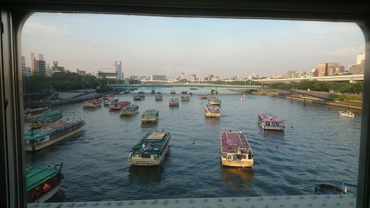 Yakatabune boats gathering on the Sumida River on the afternoon of the fireworks