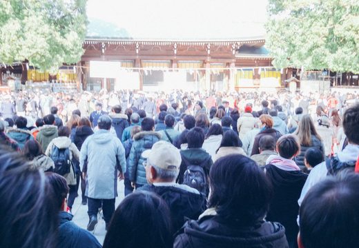 Crowds heading toward the main hall of Meiji Shrine for hatsumode at New Year