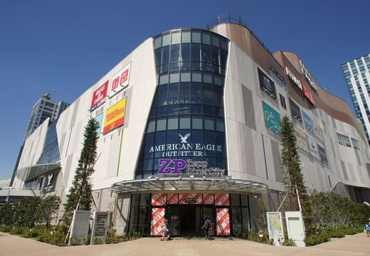 DiverCity Tokyo Plaza entrance with the Zepp DiverCity logo on its facade, Odaiba